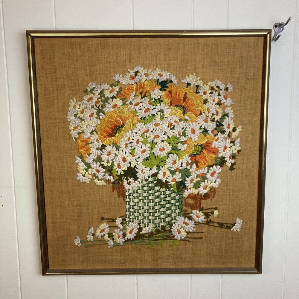 Vintage 70s Large 27"x29" Daisy Floral Crewel Grannycore Grandma Granny Cottage